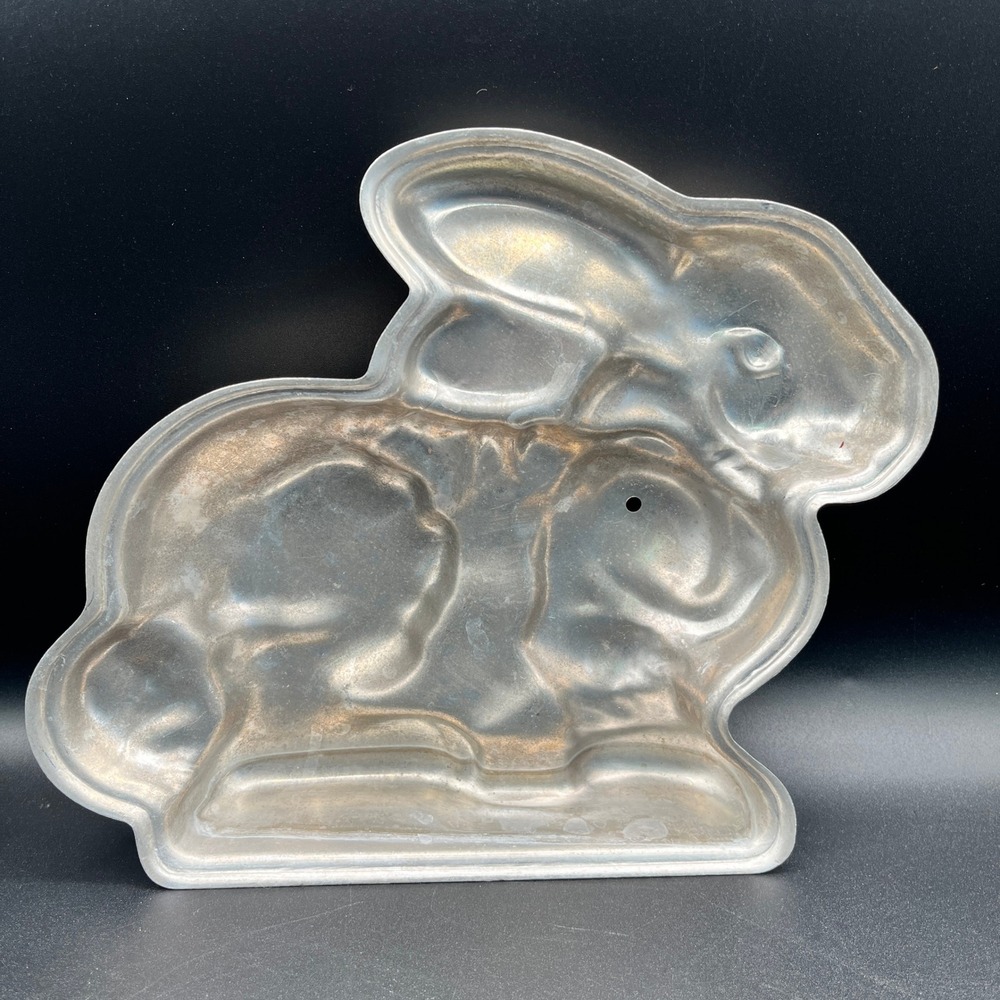 Vtg Decorative Aluminum Bunny Rabbit Cake‎ Pan Easter Spring Mold 8.5" Baking